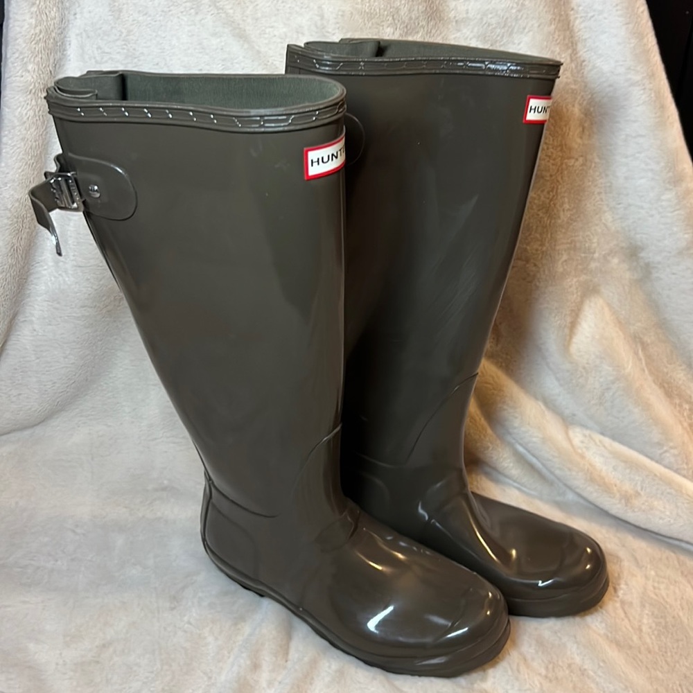 Hunter Rain Boots - Women’s Size 8 - Olive green